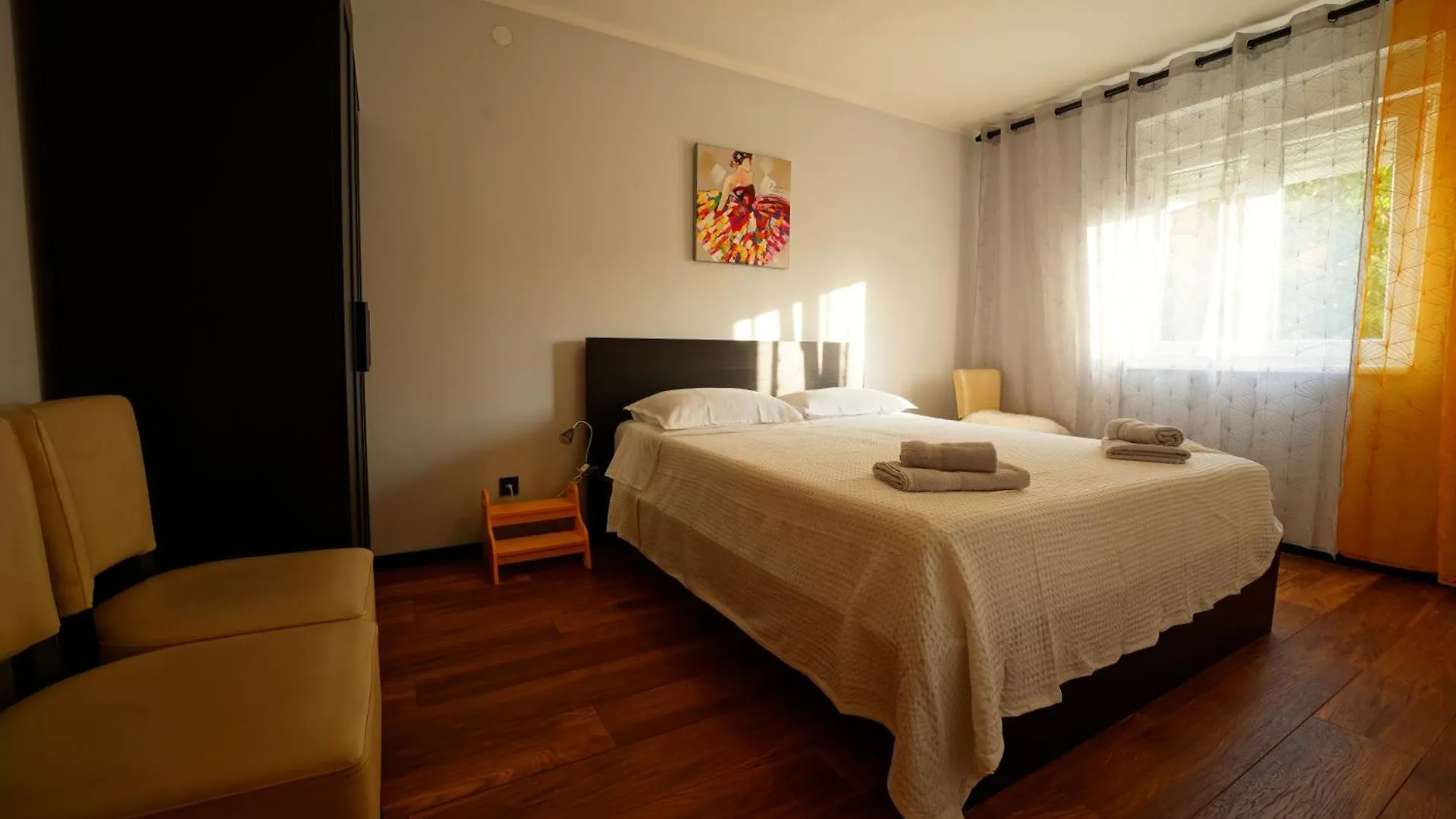 B Side Apartment Fazana 0*,